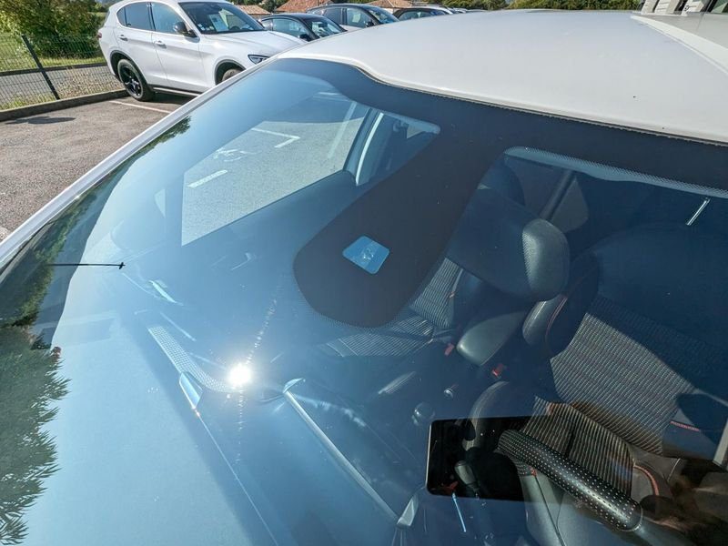 Peugeot 208 1.2i Pure Tech 12V S&S - 110 BERLINE GT Line