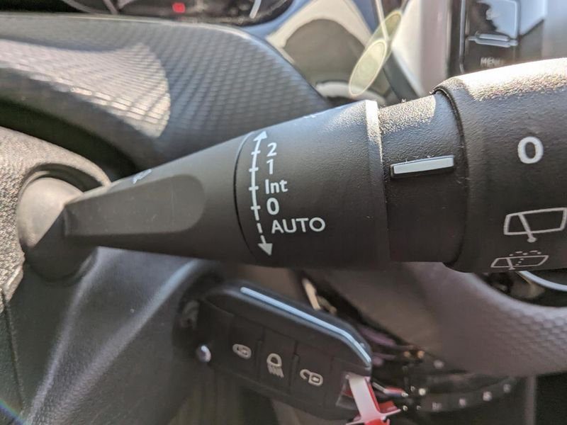 Peugeot 208 1.2i Pure Tech 12V S&S - 110 BERLINE GT Line