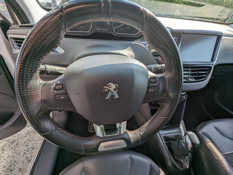 Peugeot 208 1.2i Pure Tech 12V S&S - 110 BERLINE GT Line