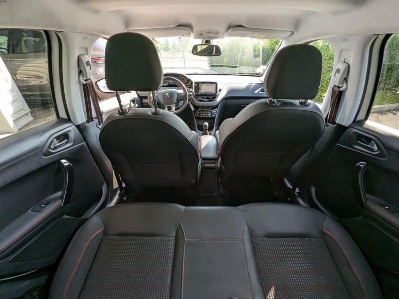 Peugeot 208 1.2i Pure Tech 12V S&S - 110 BERLINE GT Line