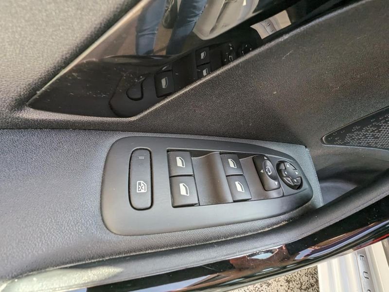 Peugeot 208 1.2i Pure Tech 12V S&S - 110 BERLINE GT Line