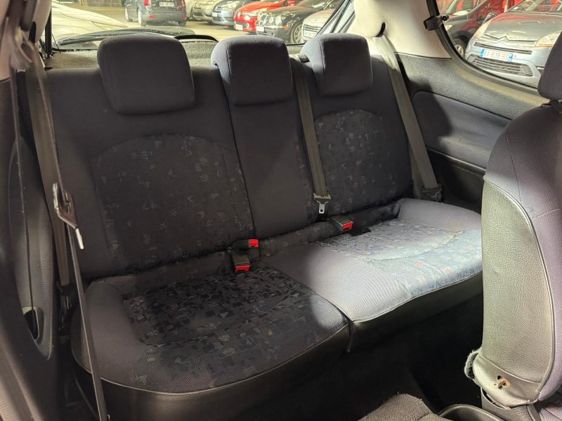 PEUGEOT 206 1.1i 60 Confort 