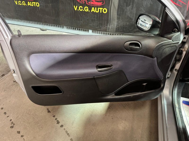PEUGEOT 206 1.1i 60 Confort 