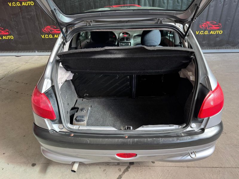 PEUGEOT 206 1.1i 60 Confort 