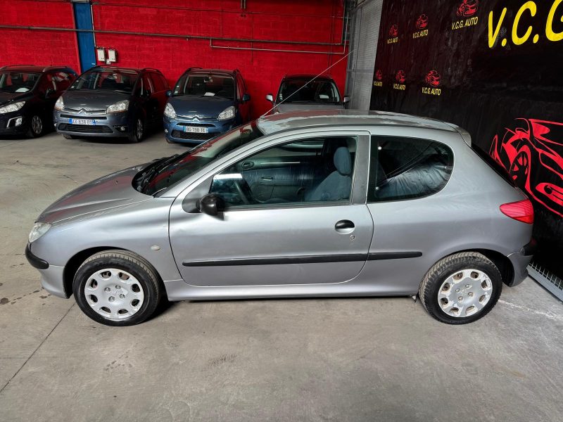 PEUGEOT 206 1.1i 60 Confort 