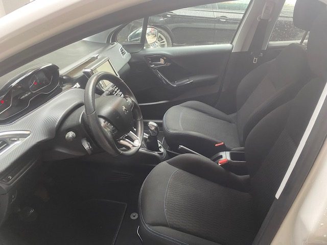 PEUGEOT 208 2018 82ch like 