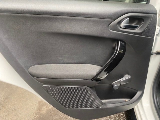 PEUGEOT 208 2018 82ch like 