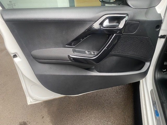 PEUGEOT 208 2018 82ch like 