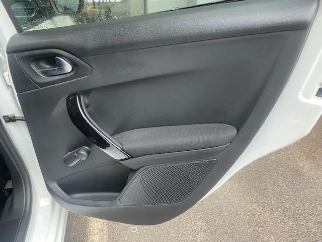 PEUGEOT 208 2018 82ch like 