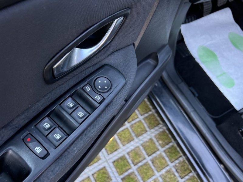 RENAULT SCENIC 3 III 1.5 DCI 110 Cv GPS TOMTOM BLUETOOTH REGULATEUR LIMITEUR - GARANTIE 1 AN