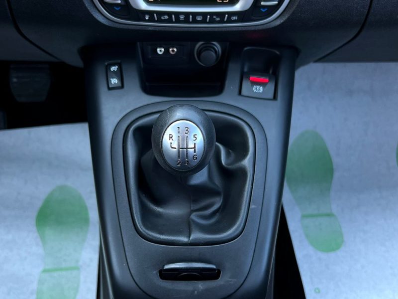 RENAULT SCENIC 3 III 1.5 DCI 110 Cv GPS TOMTOM BLUETOOTH REGULATEUR LIMITEUR - GARANTIE 1 AN