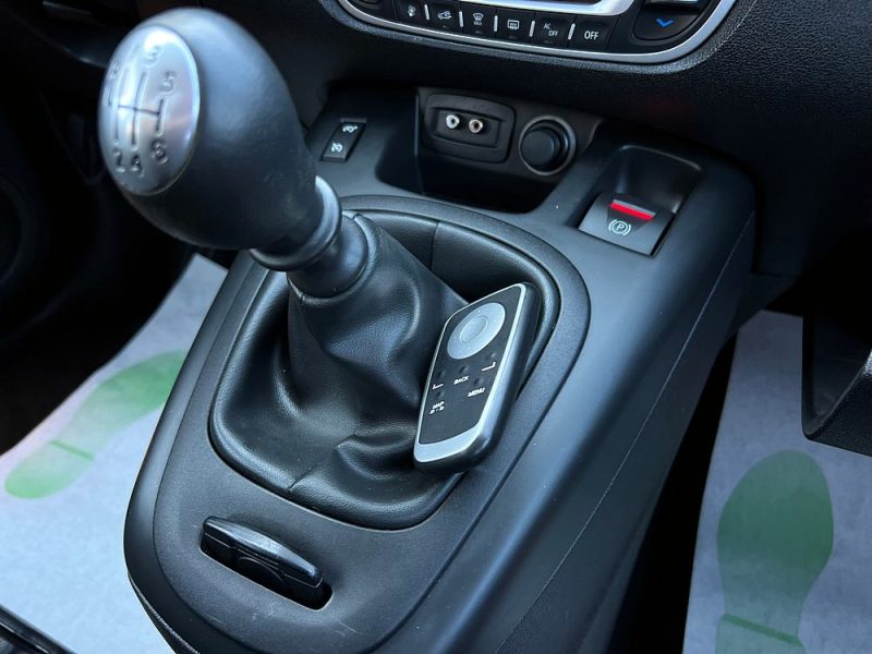 RENAULT SCENIC 3 III 1.5 DCI 110 Cv GPS TOMTOM BLUETOOTH REGULATEUR LIMITEUR - GARANTIE 1 AN