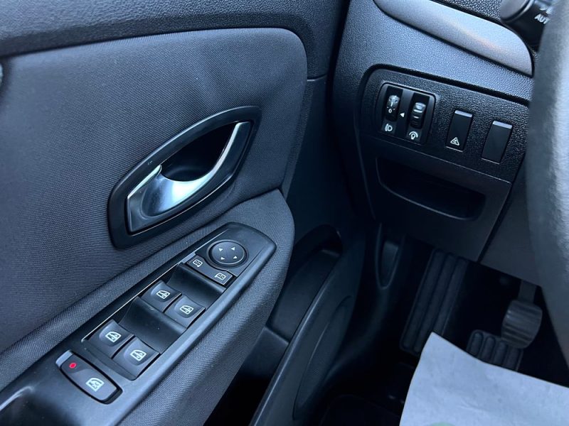 RENAULT SCENIC 3 III 1.5 DCI 110 Cv GPS TOMTOM BLUETOOTH REGULATEUR LIMITEUR - GARANTIE 1 AN