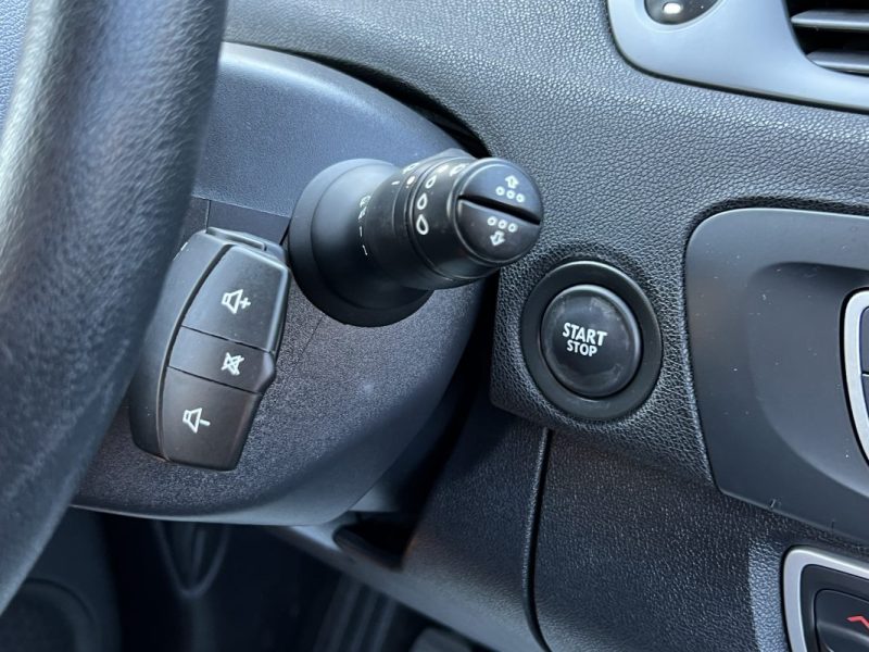 RENAULT SCENIC 3 III 1.5 DCI 110 Cv GPS TOMTOM BLUETOOTH REGULATEUR LIMITEUR - GARANTIE 1 AN