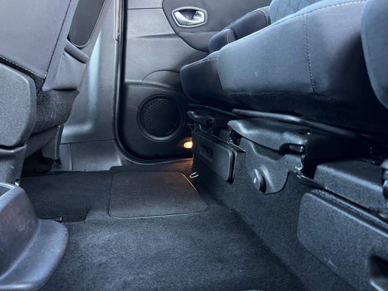 RENAULT SCENIC 3 III 1.5 DCI 110 Cv GPS TOMTOM BLUETOOTH REGULATEUR LIMITEUR - GARANTIE 1 AN