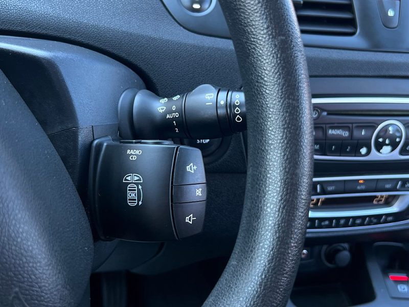 RENAULT SCENIC 3 III 1.5 DCI 110 Cv GPS TOMTOM BLUETOOTH REGULATEUR LIMITEUR - GARANTIE 1 AN