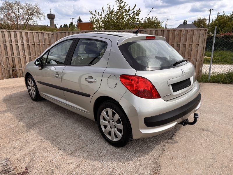 PEUGEOT 207 1.4 HDI 70 Ch Pack Clim/Attelage