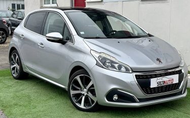 PEUGEOT 208 2015