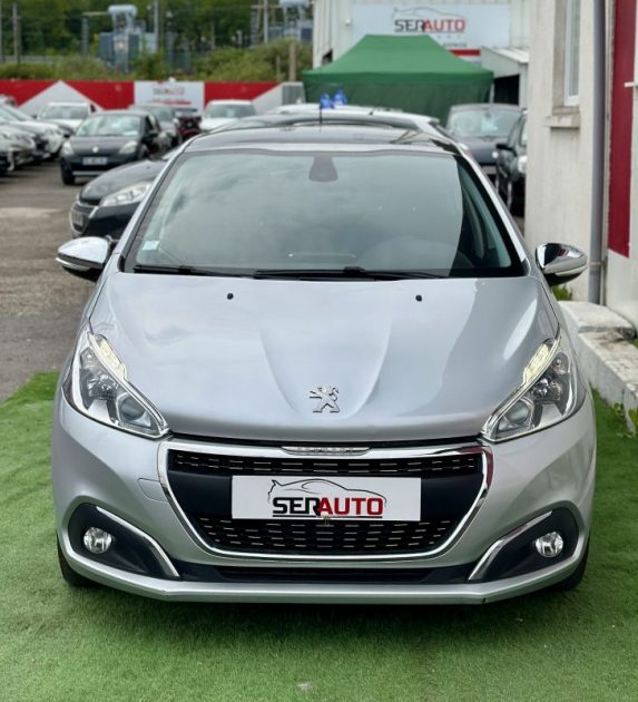 PEUGEOT 208 2015
