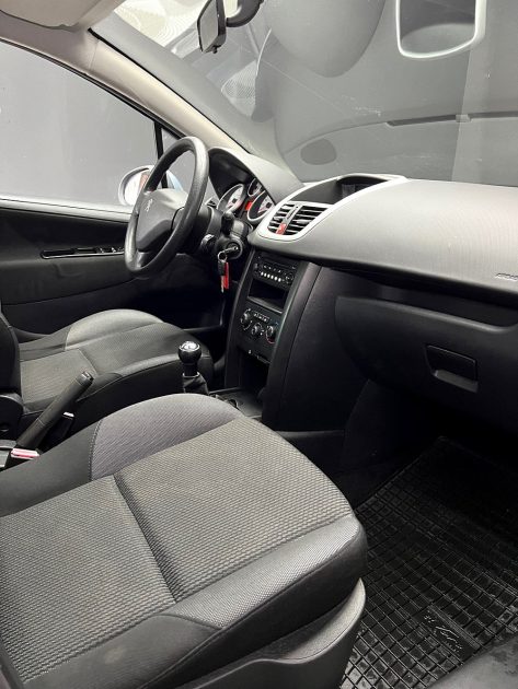 PEUGEOT 207 2010