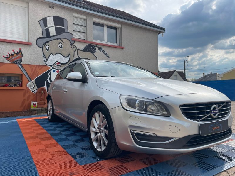 VOLVO V60 2015  2.0 TDi   Geartronic 150 cv Boîte auto