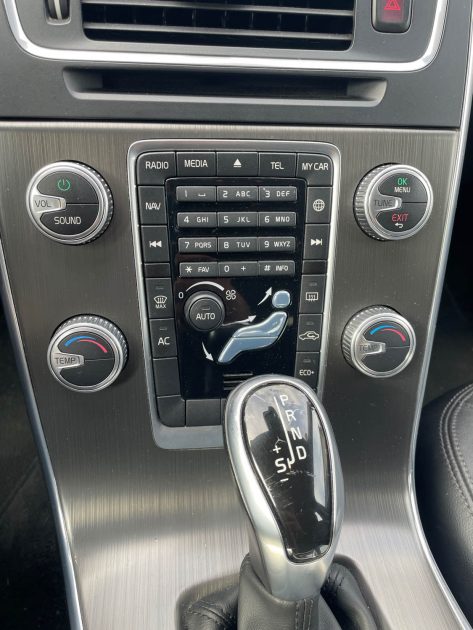 VOLVO V60 2015  2.0 TDi   Geartronic 150 cv Boîte auto