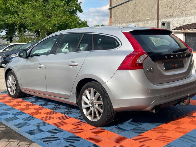 VOLVO V60 2015  2.0 TDi   Geartronic 150 cv Boîte auto
