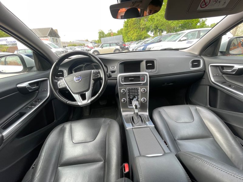 VOLVO V60 2015  2.0 TDi   Geartronic 150 cv Boîte auto