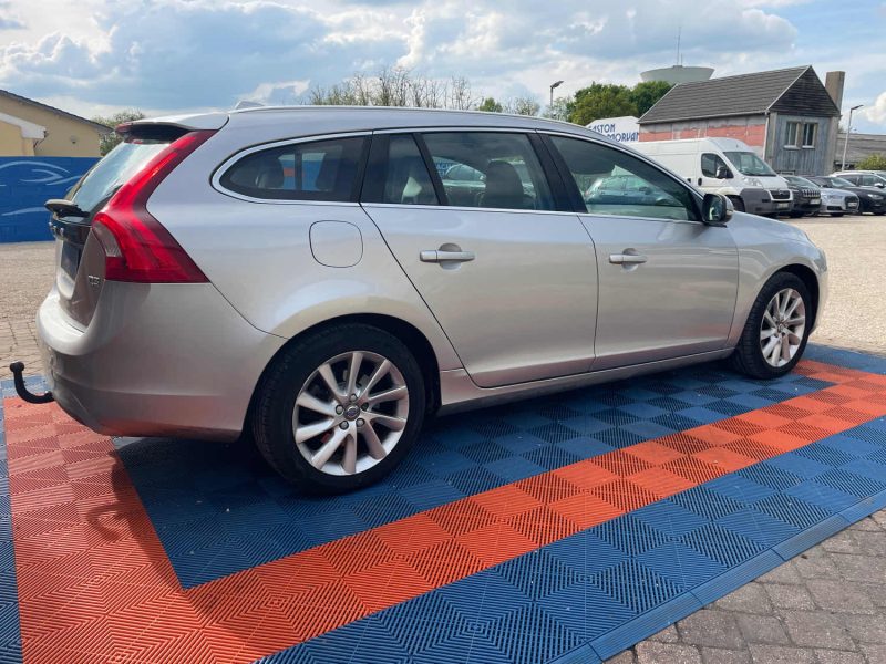 VOLVO V60 2015  2.0 TDi   Geartronic 150 cv Boîte auto