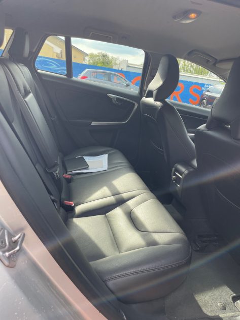 VOLVO V60 2015  2.0 TDi   Geartronic 150 cv Boîte auto