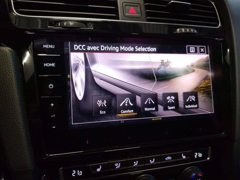 VOLKSWAGEN GOLF 2.0 GTI STAGE 2 +300CV DSG 6 / TOIT OUVRANT + VIRTUAL COCKPIT + DYNAMIC LIGHT /