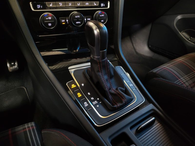 VOLKSWAGEN GOLF 2.0 GTI STAGE 2 +300CV DSG 6 / TOIT OUVRANT + VIRTUAL COCKPIT + DYNAMIC LIGHT /