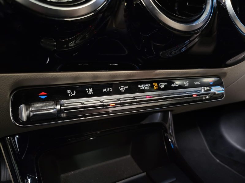 MERCEDES CLASSE A 180 136cv PROGRESSIVE LINE / TOIT OUVRANT + ATTELAGE + CUIR BLANC /