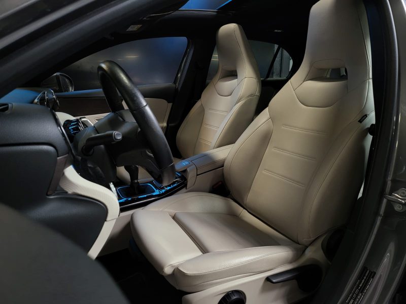 MERCEDES CLASSE A 180 136cv PROGRESSIVE LINE / TOIT OUVRANT + ATTELAGE + CUIR BLANC /