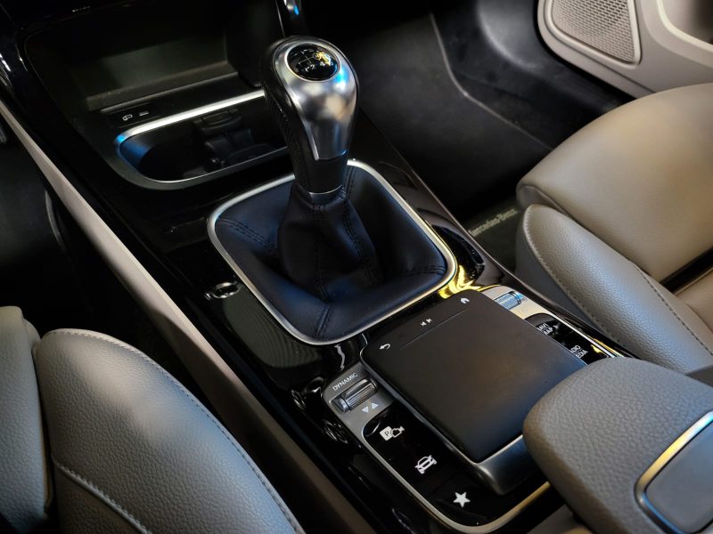 MERCEDES CLASSE A 180 136cv PROGRESSIVE LINE / TOIT OUVRANT + ATTELAGE + CUIR BLANC /