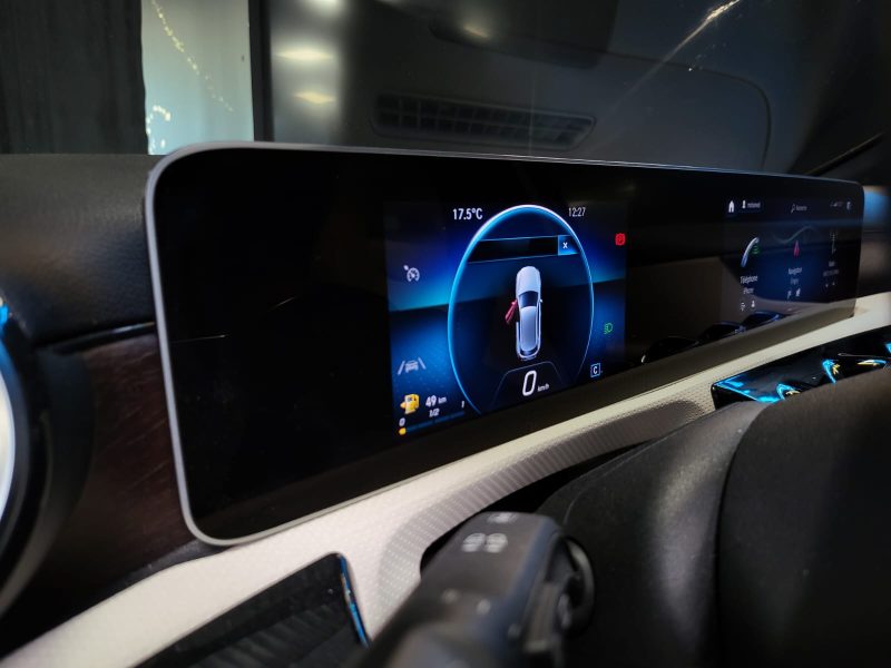 MERCEDES CLASSE A 180 136cv PROGRESSIVE LINE / TOIT OUVRANT + ATTELAGE + CUIR BLANC /