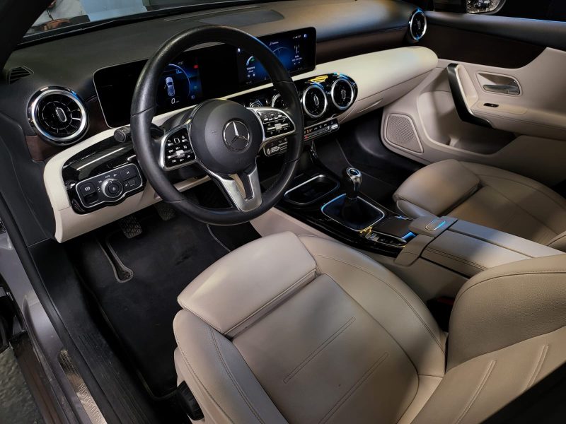 MERCEDES CLASSE A 180 136cv PROGRESSIVE LINE / TOIT OUVRANT + ATTELAGE + CUIR BLANC /