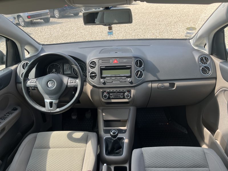 VOLKSWAGEN GOLF 2010