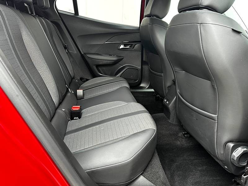 PEUGEOT 2008 1.5 BlueHDI 130 ALLURE EAT8 -- *** REMISE EXEPTIONNEL *** --