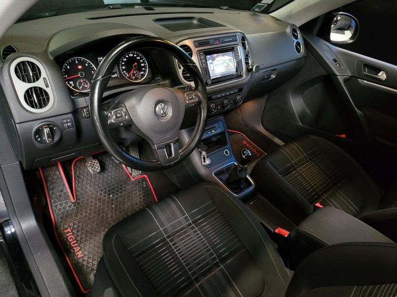 VOLKSWAGEN TIGUAN 2.0 TDI BlueMotion 110CV SERIE SPECIALE MATCH / TOIT OUVANT + CAMERA DE RECUL /