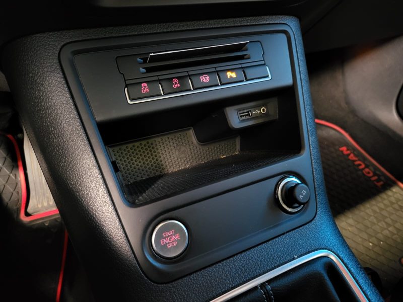 VOLKSWAGEN TIGUAN 2.0 TDI BlueMotion 110CV SERIE SPECIALE MATCH / TOIT OUVANT + CAMERA DE RECUL /