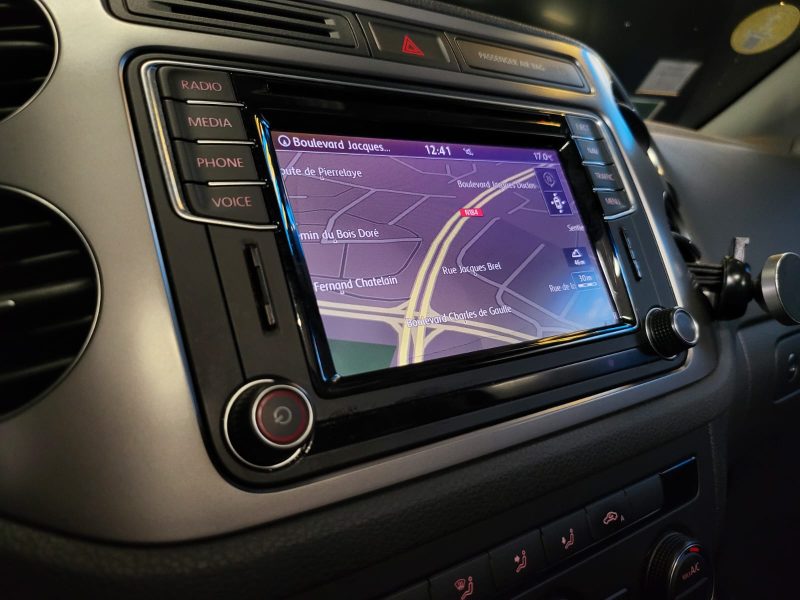 VOLKSWAGEN TIGUAN 2.0 TDI BlueMotion 110CV SERIE SPECIALE MATCH / TOIT OUVANT + CAMERA DE RECUL /