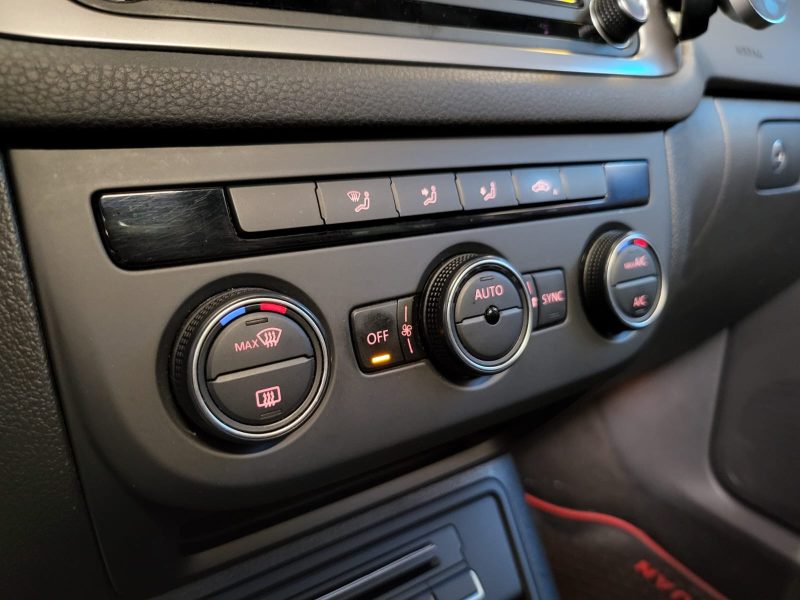 VOLKSWAGEN TIGUAN 2.0 TDI BlueMotion 110CV SERIE SPECIALE MATCH / TOIT OUVANT + CAMERA DE RECUL /