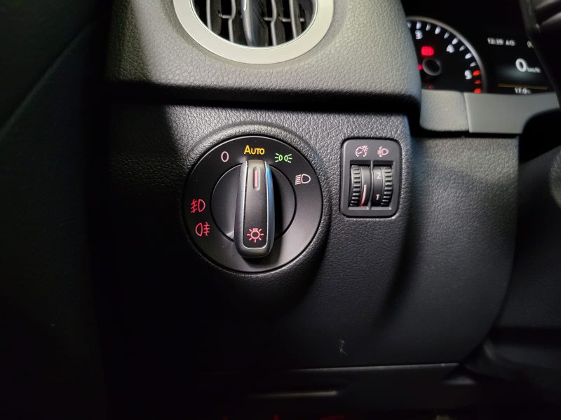 VOLKSWAGEN TIGUAN 2.0 TDI BlueMotion 110CV SERIE SPECIALE MATCH / TOIT OUVANT + CAMERA DE RECUL /