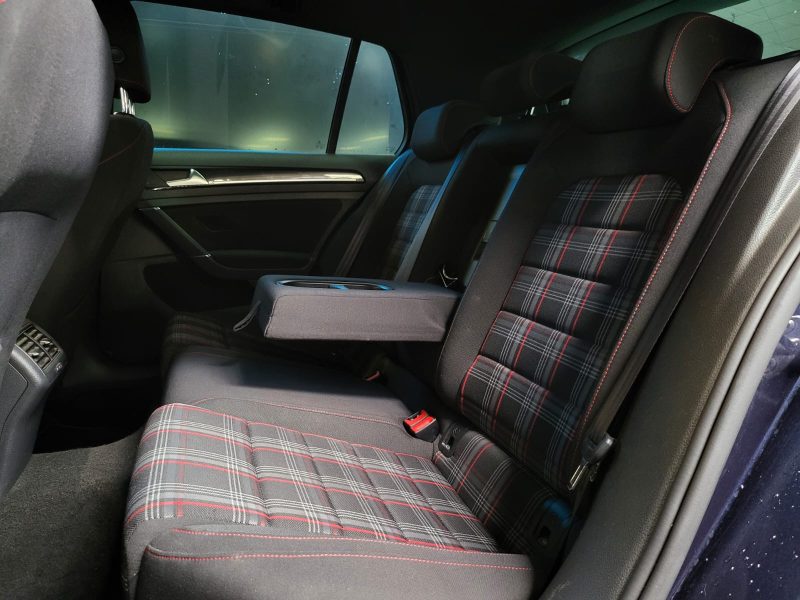 VOLKSWAGEN GOLF GTI 2.0 220cv / TOIT OUVRANT + DEMI LIGNE MILTEK + APPLE CARPLAY /