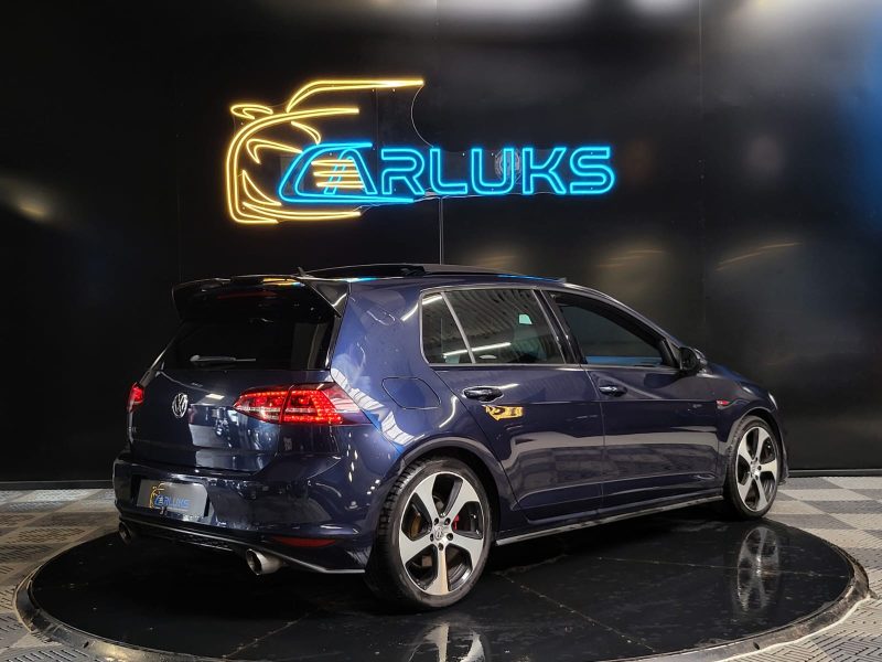 VOLKSWAGEN GOLF GTI 2.0 220cv / TOIT OUVRANT + DEMI LIGNE MILTEK + APPLE CARPLAY /