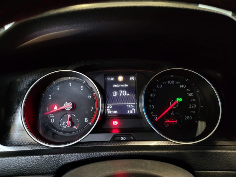 VOLKSWAGEN GOLF GTI 2.0 220cv / TOIT OUVRANT + DEMI LIGNE MILTEK + APPLE CARPLAY /