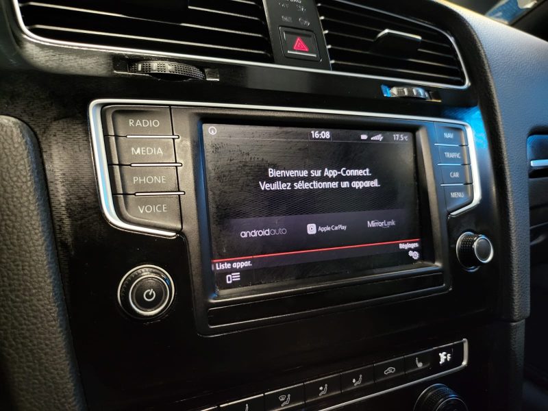 VOLKSWAGEN GOLF GTI 2.0 220cv / TOIT OUVRANT + DEMI LIGNE MILTEK + APPLE CARPLAY /