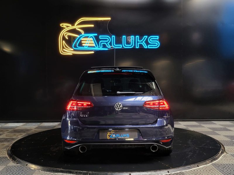 VOLKSWAGEN GOLF GTI 2.0 220cv / TOIT OUVRANT + DEMI LIGNE MILTEK + APPLE CARPLAY /