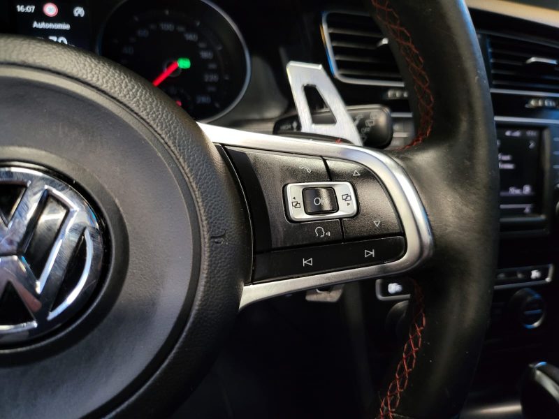VOLKSWAGEN GOLF GTI 2.0 220cv / TOIT OUVRANT + DEMI LIGNE MILTEK + APPLE CARPLAY /